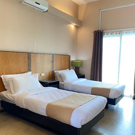 The Park - Silang Hotel Ngoại thất bức ảnh