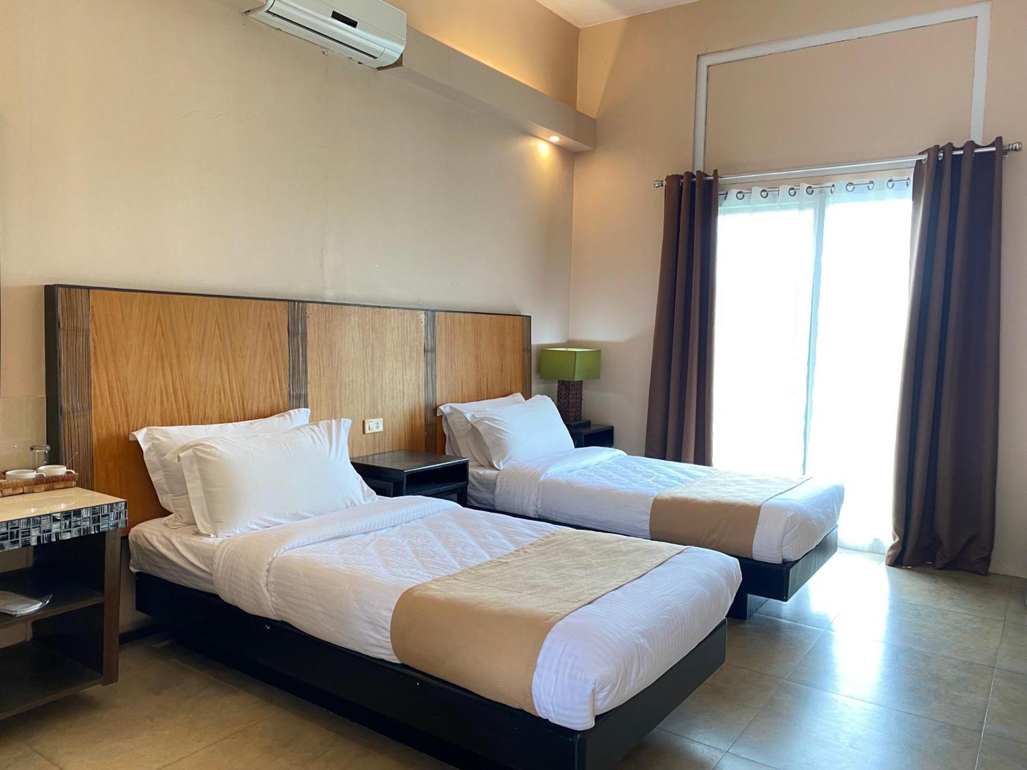 The Park - Silang Hotel Ngoại thất bức ảnh