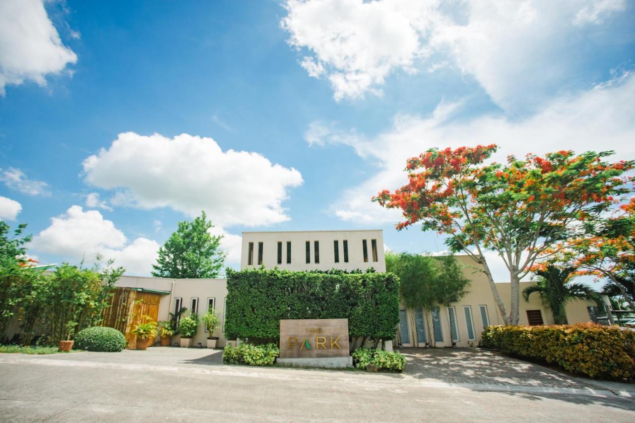The Park - Silang Hotel Ngoại thất bức ảnh