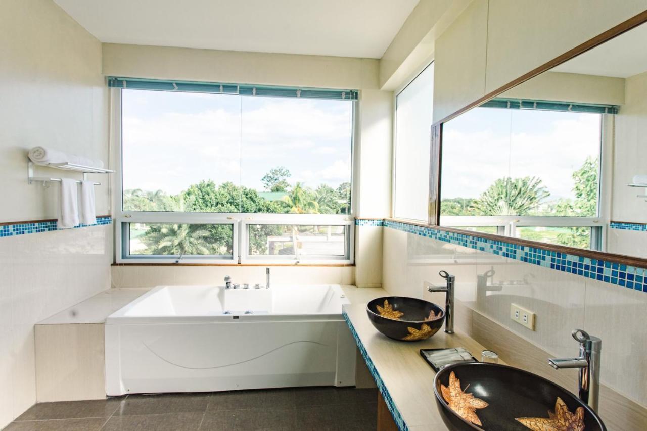 The Park - Silang Hotel Ngoại thất bức ảnh